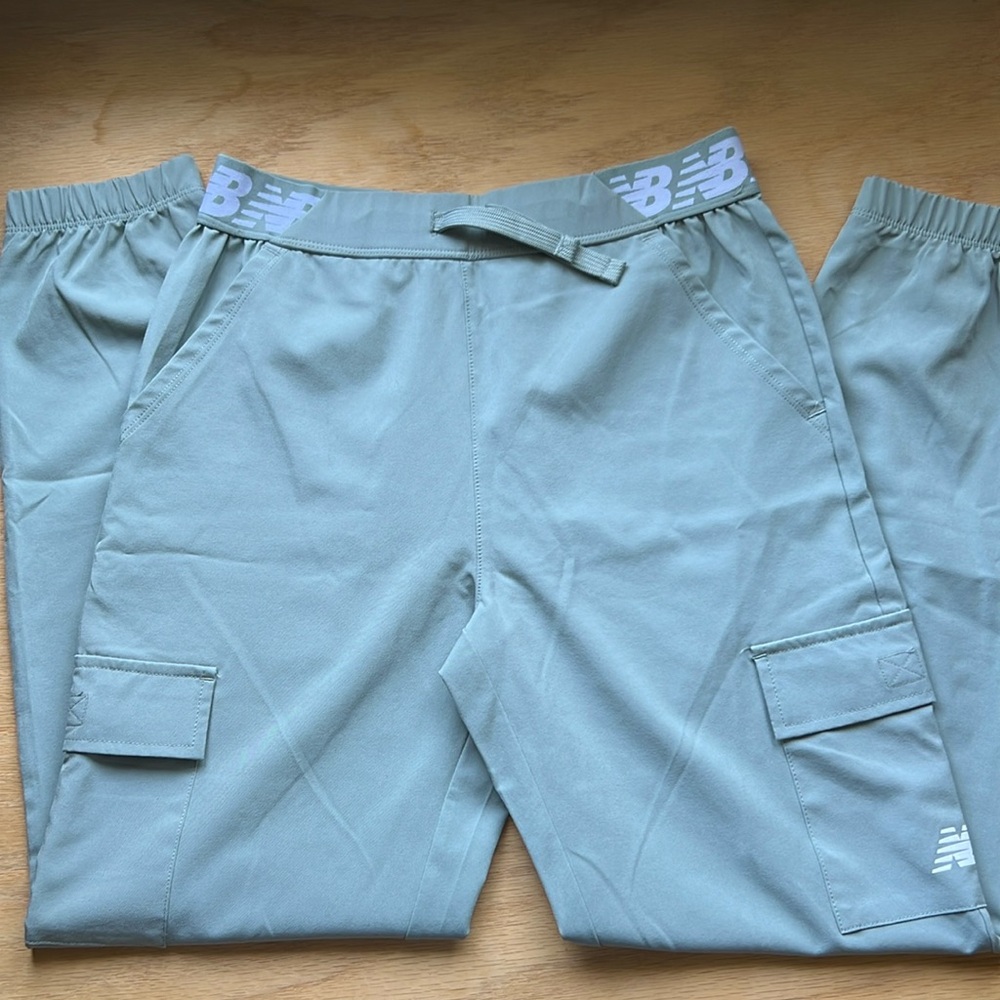 New Balance light weight Cargo Pants  Medium ( 10/12)